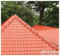 新建房屋頂用樹脂瓦還是彩鋼瓦，選對(duì)了就能節(jié)約一兩千元